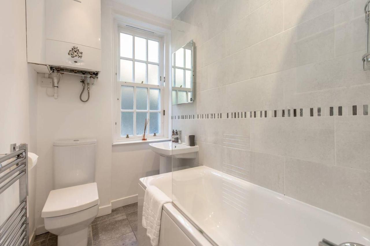 Altido Unique & Stylish Grassmarket Apt - Close To Castle Edimburgo Exterior foto