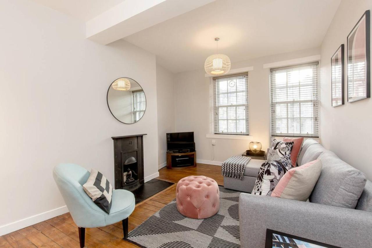 Altido Unique & Stylish Grassmarket Apt - Close To Castle Edimburgo Habitación foto
